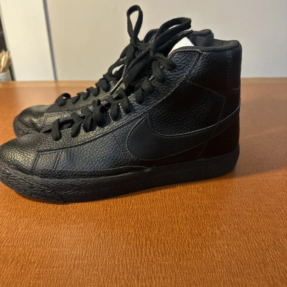 Nike Blazer Mid Triple Black‎ Casual Leather Sneakers 895850-001 - 7 Youth